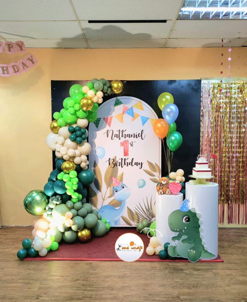 Dinosaur Themed Balloon Photo Booth Deco